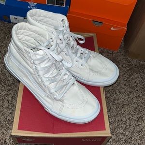M7/W8.5 White High-Top Vans